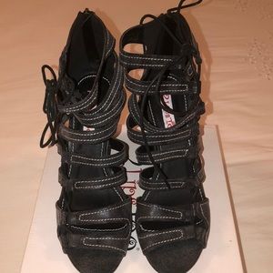 2 Lips Too Gray Wedge Sandals NWT Size 11.